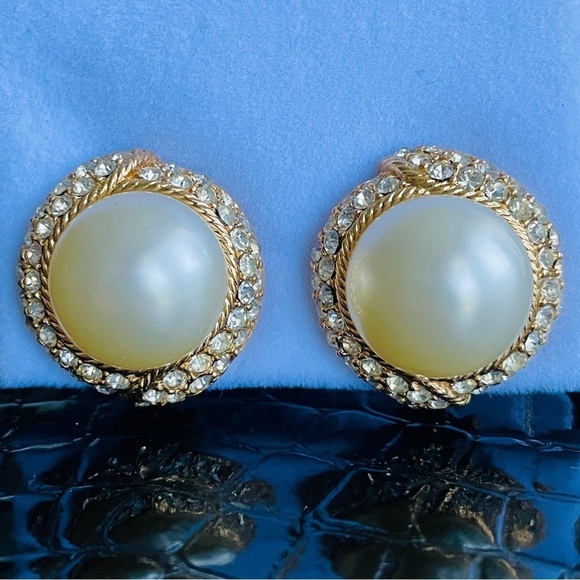 Vintage CINER Faux Mabe Pearl Pave Rhinestones Gold Tone Clip On Round E…
